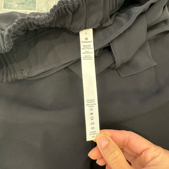 Lululemon Noir Black Belted Paper Bag Wide legs Pull on Shorts Women's Sz 4 - Picture 5 of 5